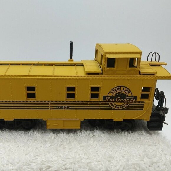 MainLine Rio Granada Caboose Train Yellow - Picture 2 of 12